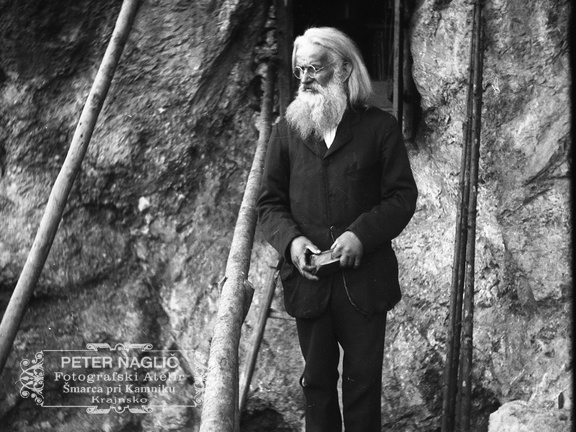 Puščavnik v Pečah pri Moravčah leta 1932 - F_1932_4_1_004