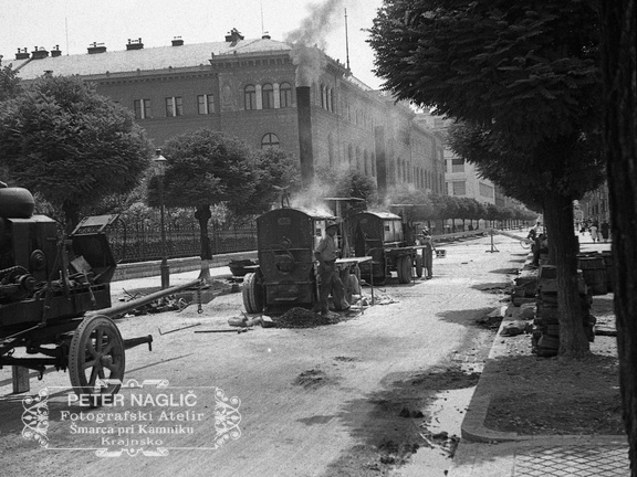 Asfaltiranje nekdanje Tyrševe ceste leta 1934 - F_1934_4_1_009