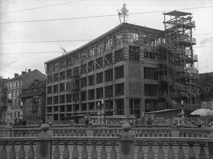 Gradnja Mayerjeve palače leta 1937 - F_1937_2_52_014