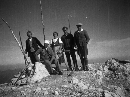 Peter Naglič s prijatelji na vrhu Grintavca leta 1932 - F_1932_1_2_011