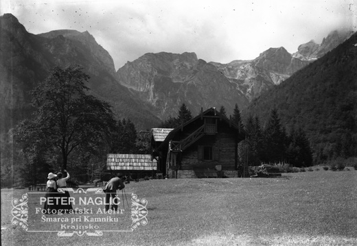 Turistovska koča v Kamniški Bistrici okoli leta 1910 - naglic874