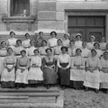 Skupinski portret gojenk gospodinjskega tečaja v Domžalah leta 1914  - Naglic_RA_501