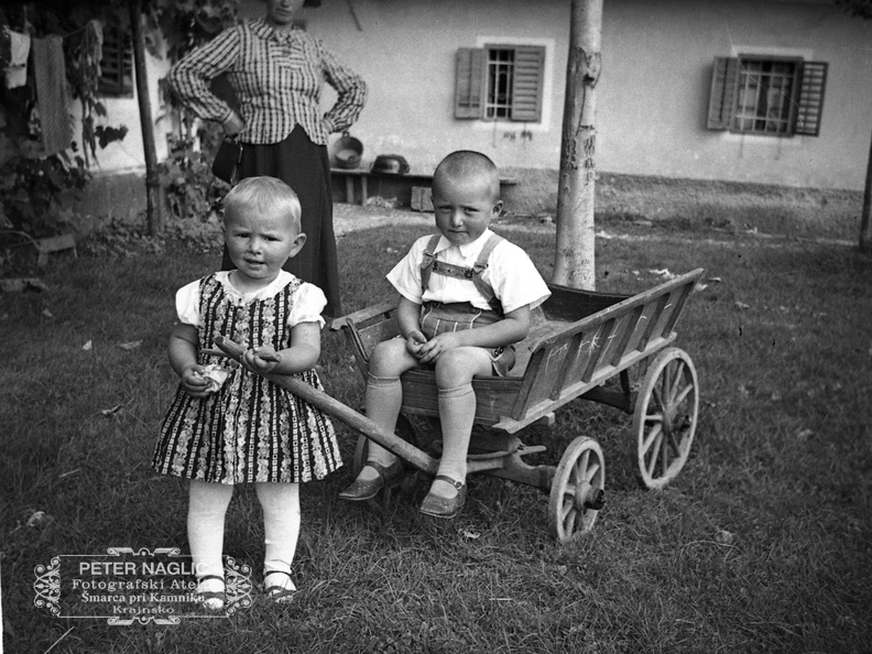 Igra z vozičkom okoli leta 1935 - Naglic_RA_2261