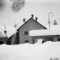 Čiščenje snega v zimi leta 1952 - Naglic RA 55 69 4517 