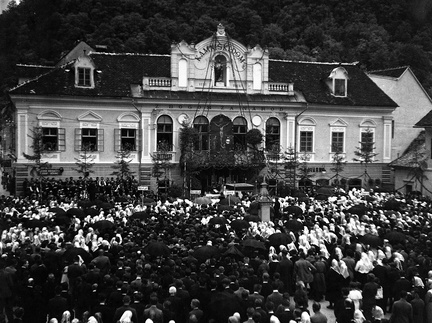 Bogoslužje na Glavnem trgu pred nekdanjim Narodnim domom leta 1933 - F 1933 1 10A 014
