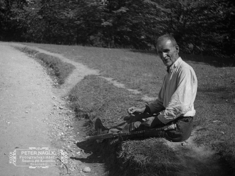 Berač ob poti leta 1932 - F 1932 2 8 012