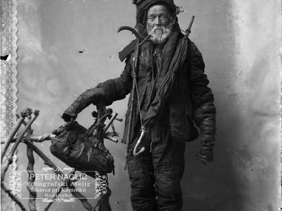 Vaški posebnež v Nagličevem ateljeju okoli leta 1925 - Naglic RA 250