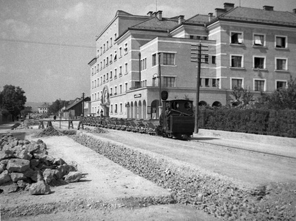 Obnova cestišča pred stavbo Meksikana - Naglic RA 3133