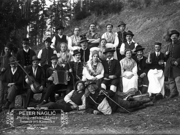 Homški igralci v eni od iger okoli leta 1919 - Naglic RA 245