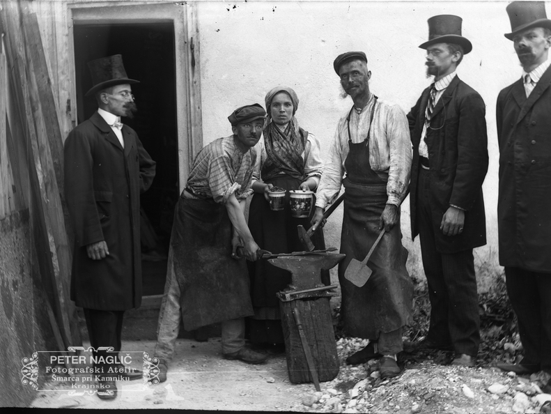  Igralci igre Kovačev študent  okoli leta 1910 - naglic768