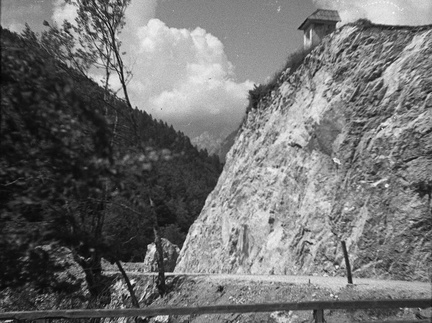 Kapelica na Iverju nad potjo proti Kamniški Bistrici, 1932 - F 1932 3 13 009