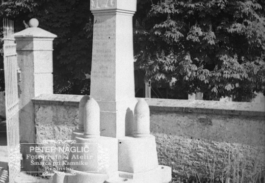 Spomenik padlim pri sv. Katarini ob Medvodah leta 1939 - F 1939 1 6 012               
