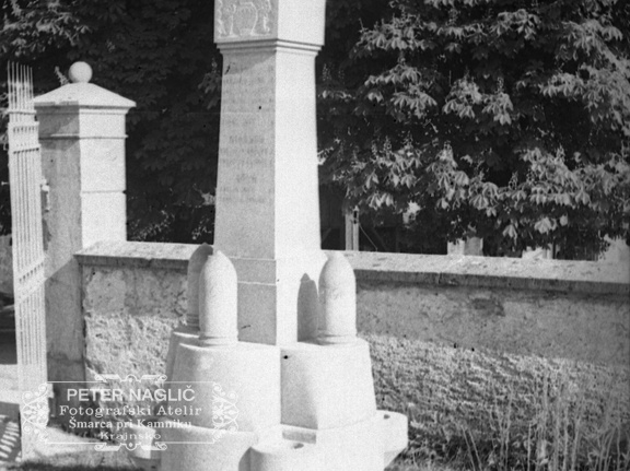 Spomenik padlim pri sv. Katarini ob Medvodah leta 1939 - F 1939 1 6 012               