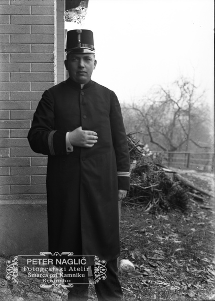 Naglic_RA_463 - Portretni pogled - Anton Mrkun kot kurat okoli leta 1910.jpg