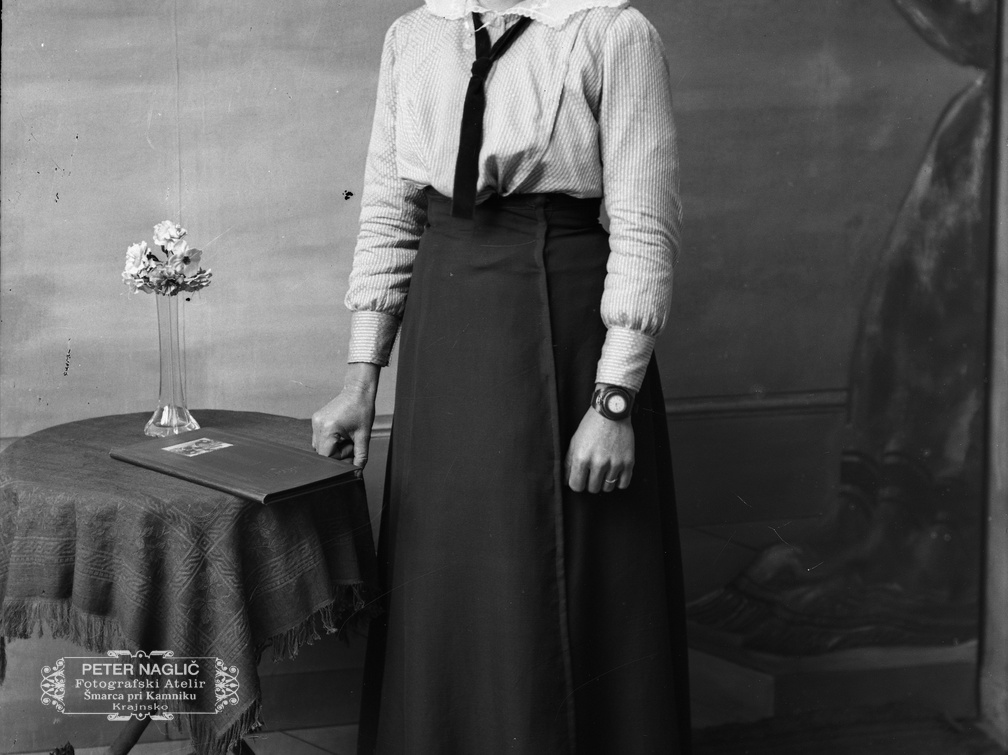 Marija Bonač okoli leta 1915 - Naglic RA 527