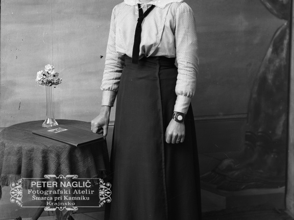 Marija Bonač okoli leta 1915 - Naglic RA 527
