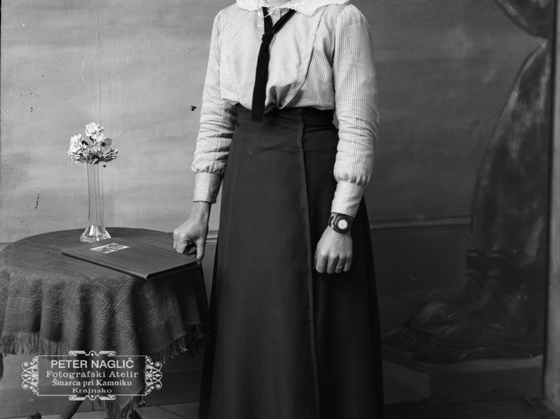 Marija Bonač okoli leta 1915 - Naglic RA 527