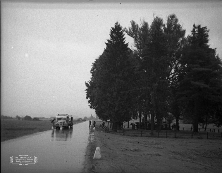 F_1937_2_31_010 - Romarska školjka - Romanje na Koroško, Knežji prestol leta 1937.jpg