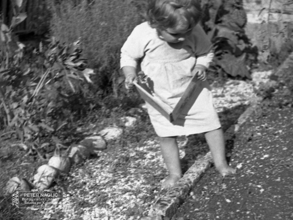Delo v vrtu leta 1935 - F 1935 44 2 016