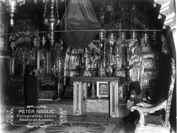 Jeruzalem - cerkev Božjega groba. Napis na fotografiji Gora Kalvarija, kjer je visel Jezus na Križu - Jeruzalem040