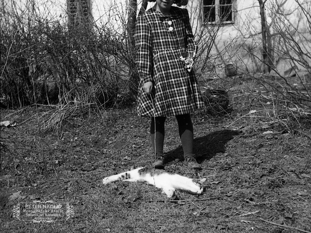 Katarina Naglič z muco leta 1940 - F 1940 1 2 001