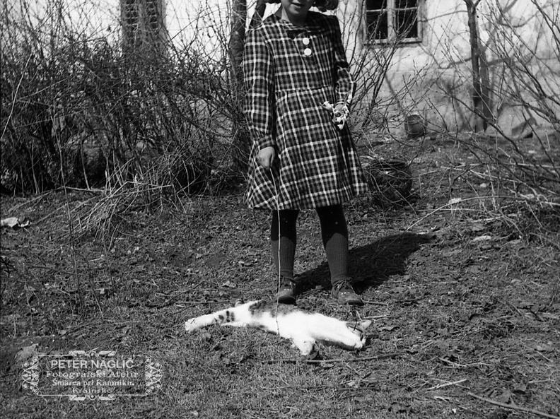 Katarina Naglič z muco leta 1940 - F 1940 1 2 001