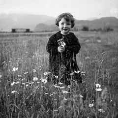 Katarina Naglič leta 1936 na mengeškem polju -  F 1936 2 11 014