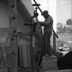 Humar Karel pri vrtalnem stroju leta 1938 - F 1938 2 37 014