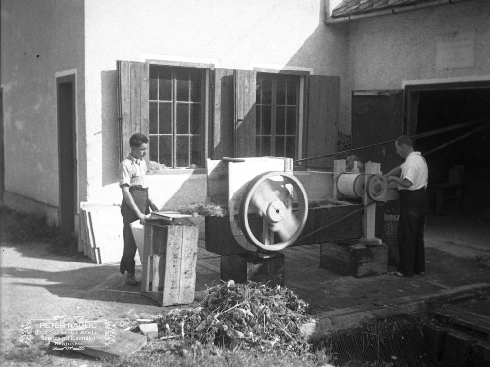 Novi stroj za ravnanje ščetin leta 1937 - F 1937 2 45 010