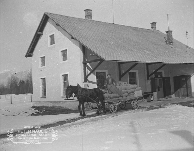 Prevoz ščetarskih izdelkov na železniško postajo leta 1932 - F_1932_5_6_008.jpg