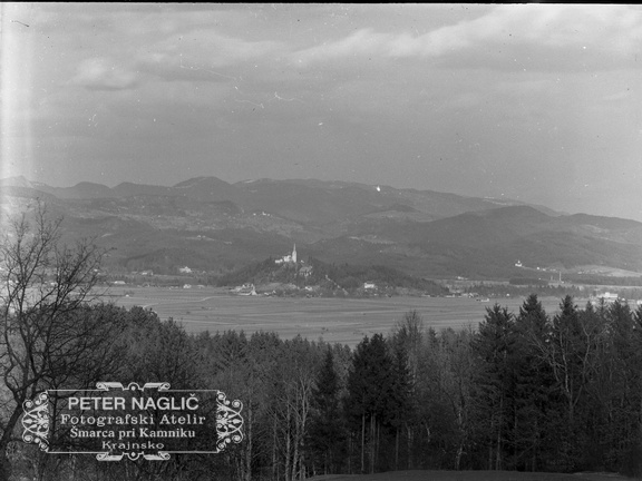 Pogled na Homški hrib z Mengeške Gobavice leta 1930 - Naglic RA 658