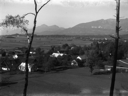 Pogled s Homškega hriba proti Nožicam, leta 1930 - Naglic RA 662