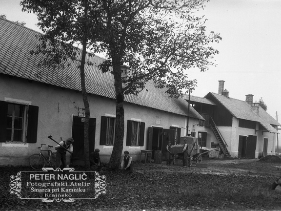Sekanje oreha in priprave za izgradnjo turbinske hiše, oktober 1926 - Naglic013