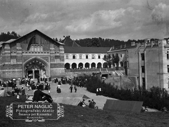 Rakovniška cerkev še nedograjena, brez zvonikov - Naglic 1445