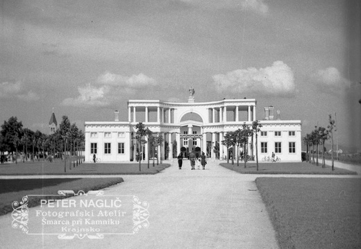 Plečnikove Žale na dan odprtja in blagoslova 1. julija 1940 - F 1940 1 11 009