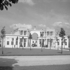 Plečnikove Žale na dan odprtja in blagoslova 1. julija 1940 - F 1940 1 11 010