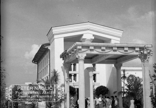 Plečnikove Žale na dan odprtja in blagoslova 1. julija 1940 - F 1940 1 11 011