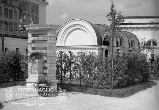 Plečnikove Žale na dan odprtja in blagoslova 1. julija 1940 - F 1940 1 11 014