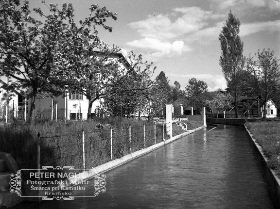 Kanal mlinščice proti Nagličevi tovarni, Šmarca leta 1933 - F 1933 1 2 001