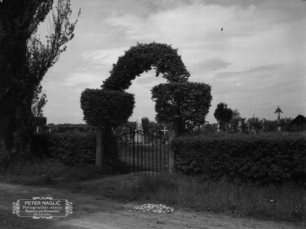 Pokopališče v Rakičanu leta 1933 - F 1933 1 2 012
