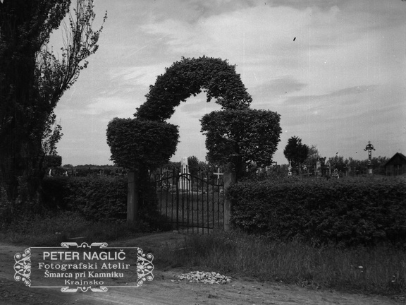 Pokopališče v Rakičanu leta 1933 - F 1933 1 2 012