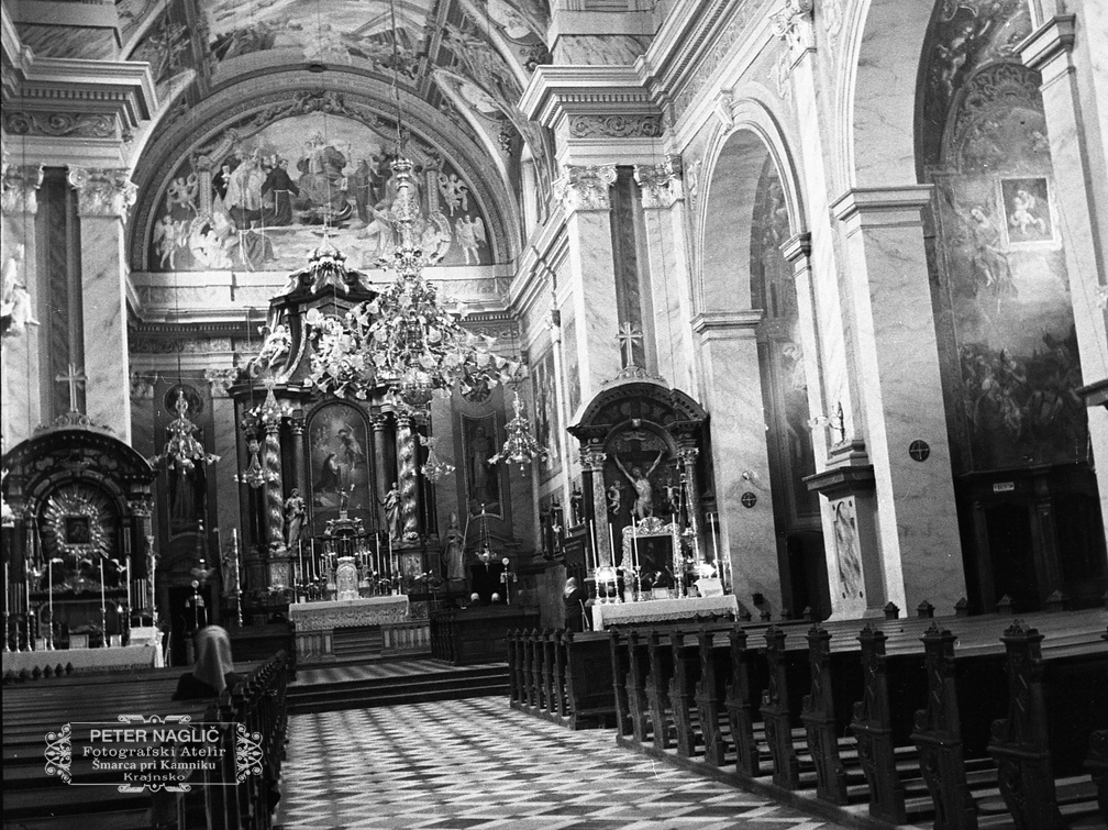 Notranjost frančiškanske cerkve v Ljubljani leta 1937 - F 1937 1 6 001