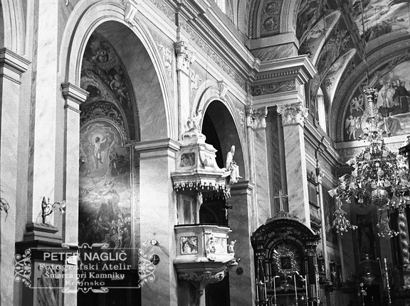Notranjost frančiškanske cerkve v Ljubljani leta 1937 - F 1937 1 6 002