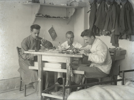 Italjanski ujetniki pri delu kot urarji - 59  829