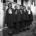 Dekliški odsek Orliv pred Homškim prosvetnim domom, leta 1940 - F 1940 1 4 016