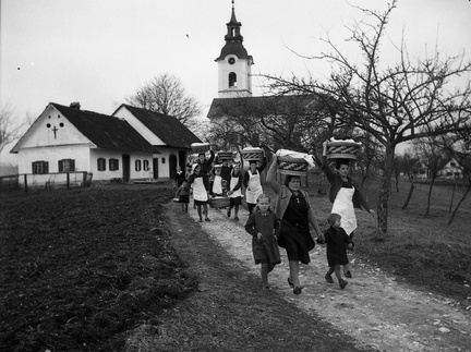 Od blagoslova jedi na Veliko soboto, Šmarca leta 1940 - F 1940 1 4 005