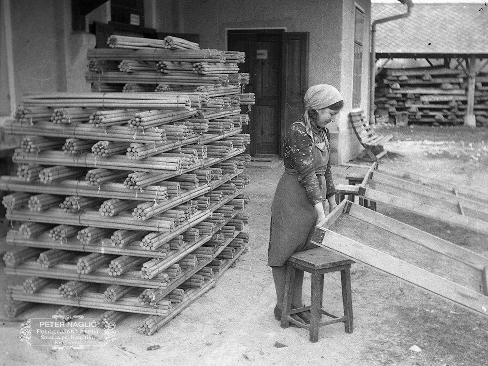Sušenje ročajev za metle, Šmarca leta 1940 - F 1940 1 5 015