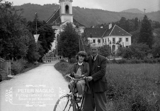 Jožef Jeran, Katarina Naglič in Frančiška Naglič v Velesovem leta 1940 - F 1940 1 6 003