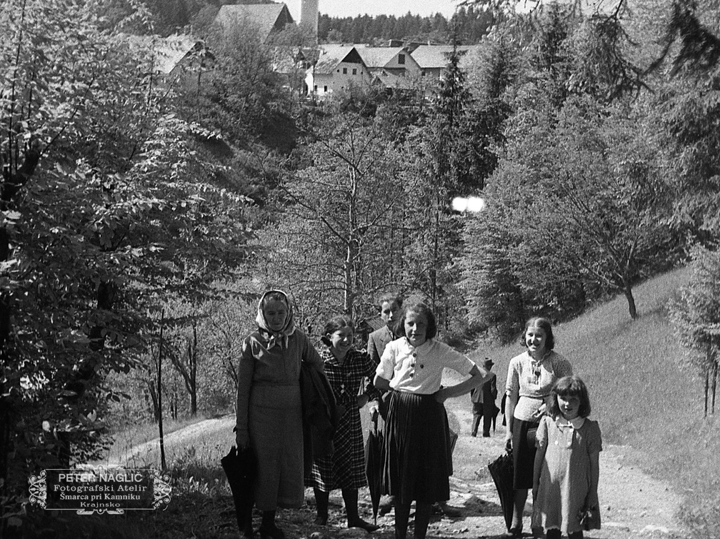 Nagličeva družina v Mošnjah med romanjem na Brezje, 26. maja 1940 - F 1940 1 8 009