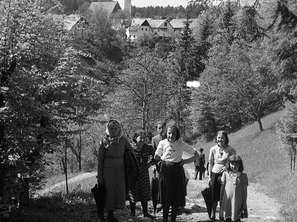 Nagličeva družina v Mošnjah med romanjem na Brezje, 26. maja 1940 - F 1940 1 8 009